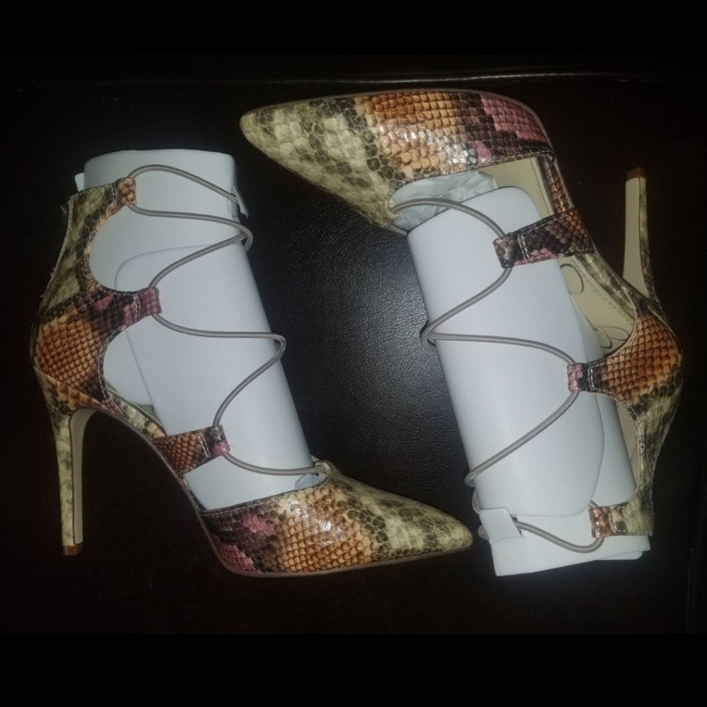 JESSICA SIMPSON SNAKESKIN STRAPPY POINTED PUMPS 7.5 CREAM BLUSH